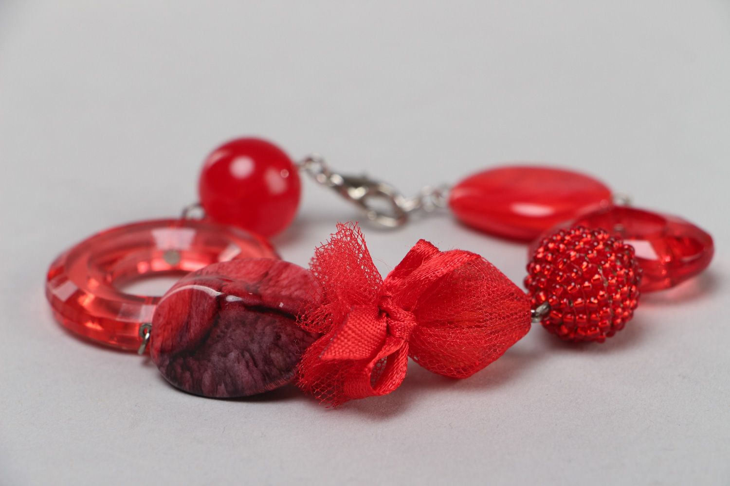 Handmade bright red wrist bracelet with plastic beads and metal fastener photo 2