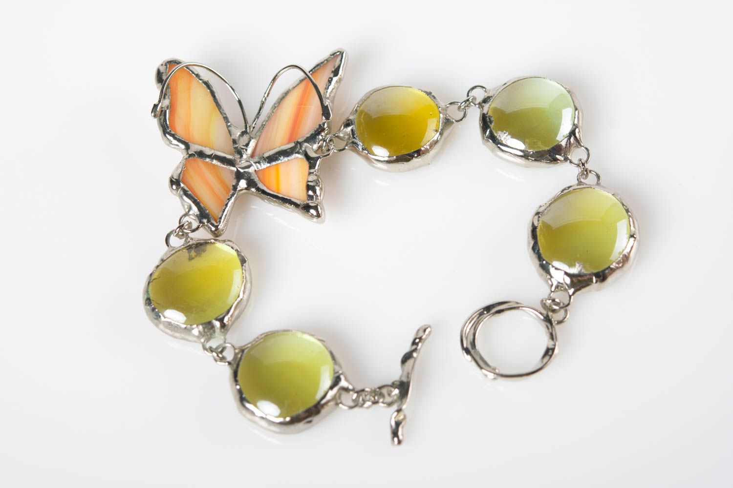 Bracelet fait main en métal et verre avec papillon couleur olive accessoire photo 1