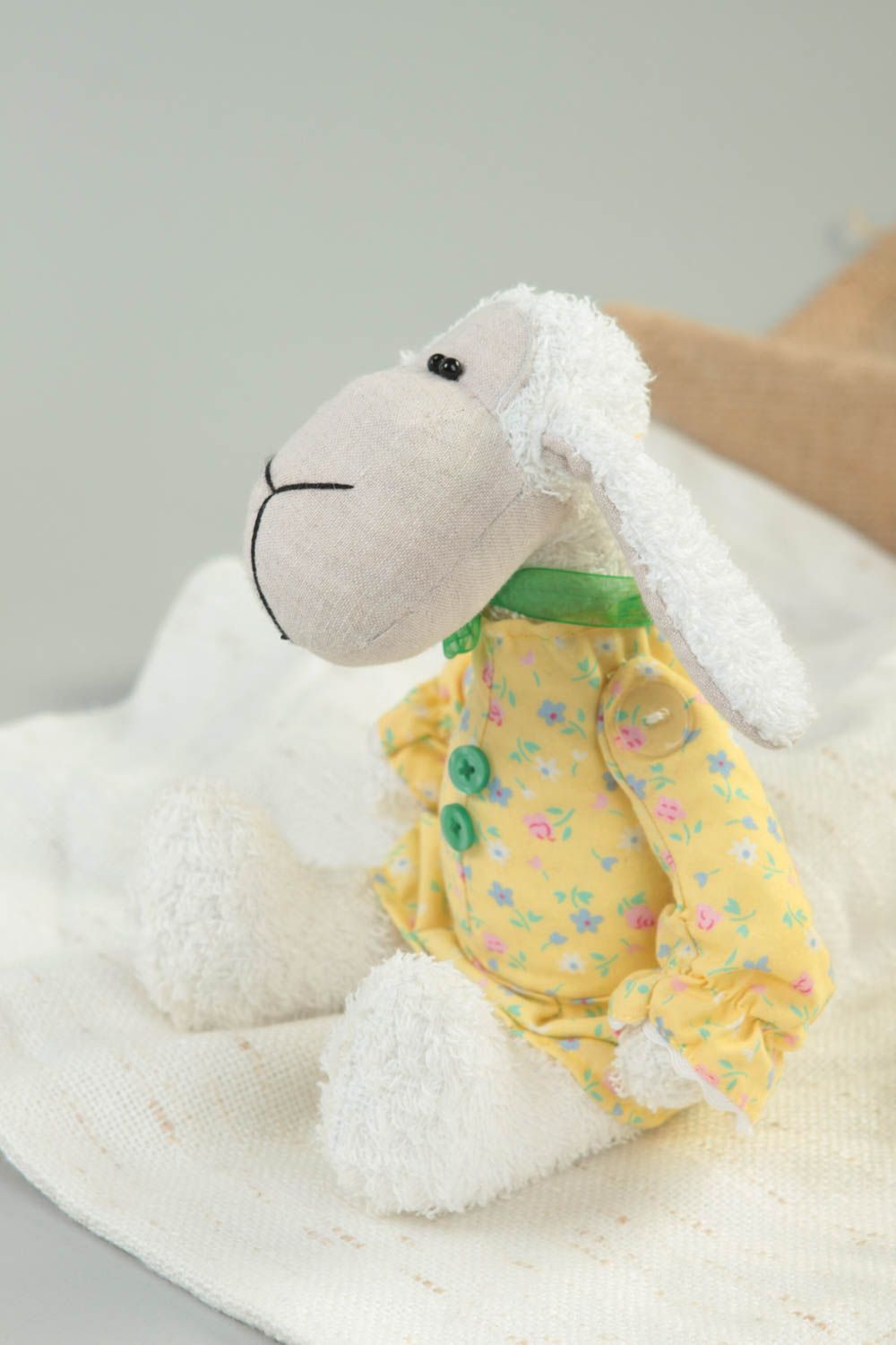 Juguete de tela hecho a mano peluche de animal oveja muñeco para niño  foto 1