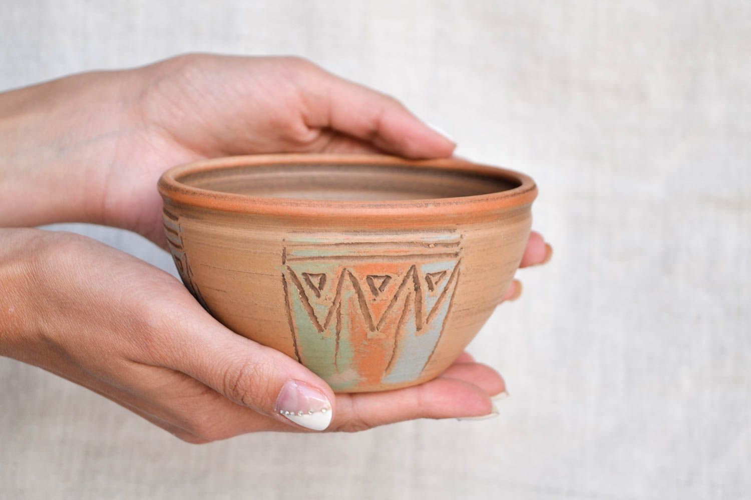 Cuenco cerámica artesanal vasija de arcilla utensilio de cocina pintado foto 2