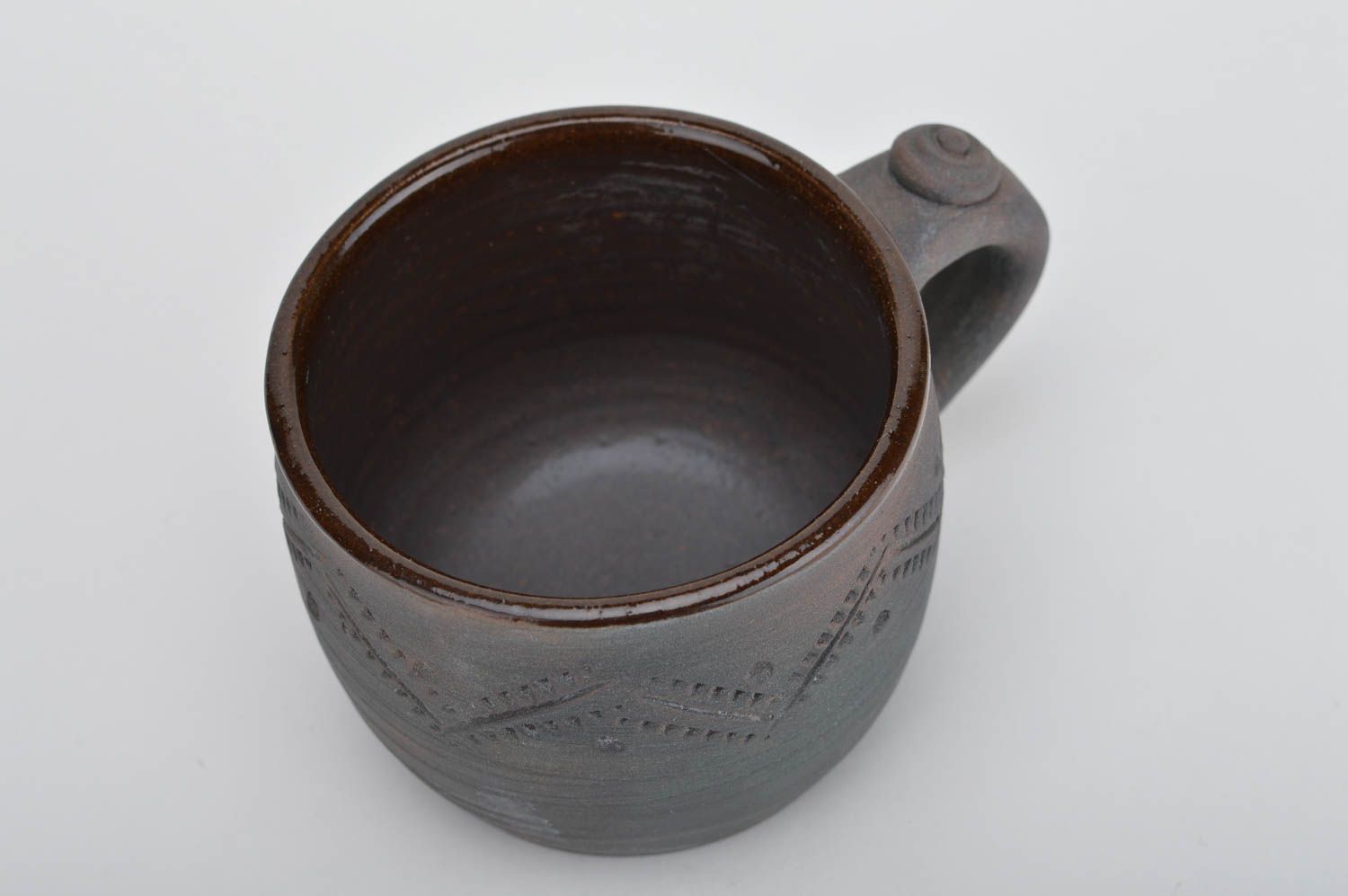 Keramik Tasse für Tee originell handgemacht schön dunkel mit Knopf künstlerisch foto 5