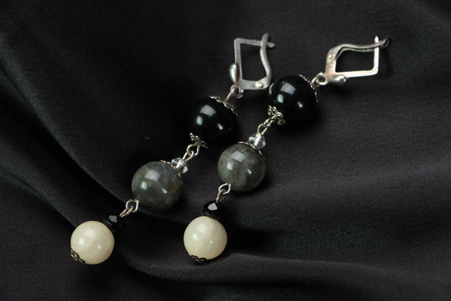 Jewelry set in gray color palette photo 2