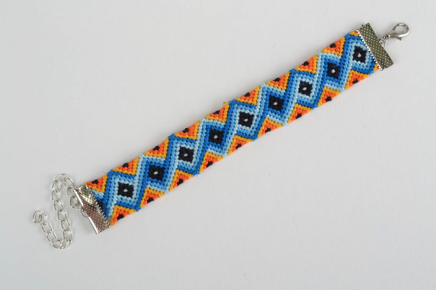 Bracelet en fils moulinés multicolore large à motif géométrique fait main femme photo 5