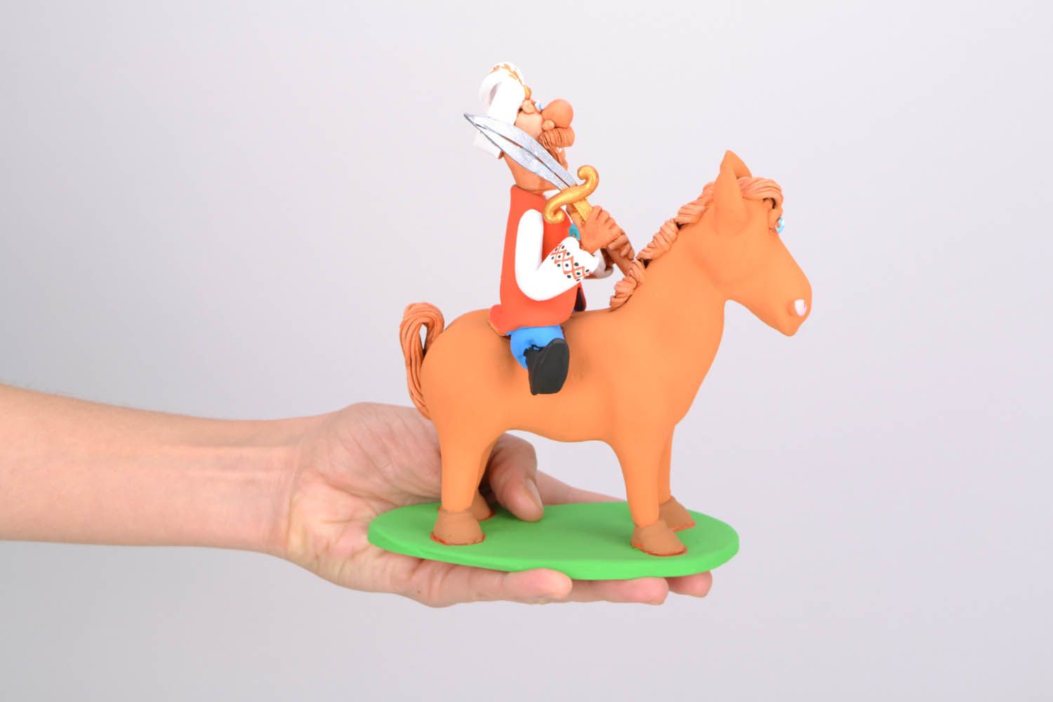 Керамическая фигурка Гетьман на лошади  фото 2