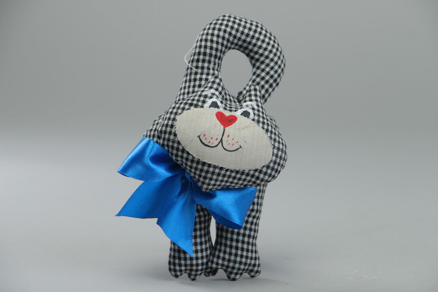 Black and white checkered cotton soft toy cat with bow for children photo 1