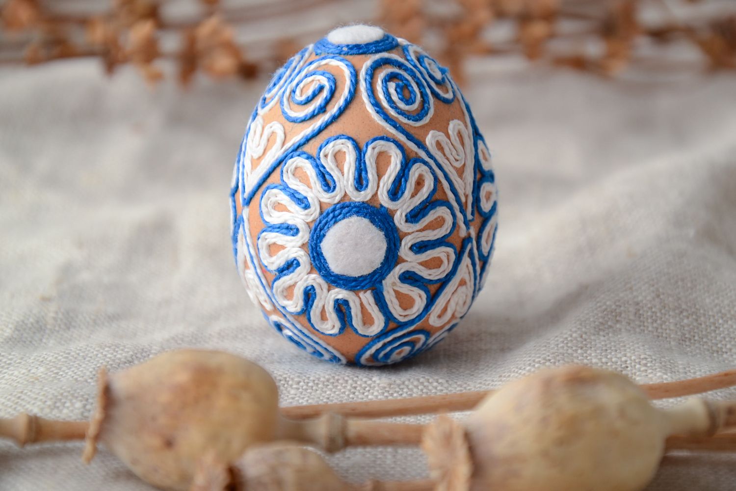 Пасхальное яйцо декоративное бело-голубое фото 1