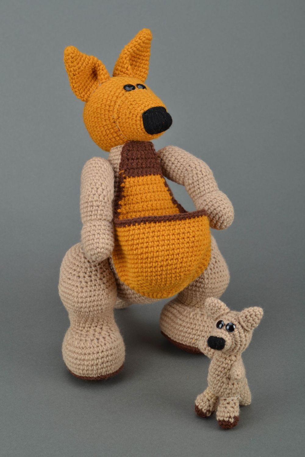 Peluche tricotée au crochet Kangourou avec bébé photo 3