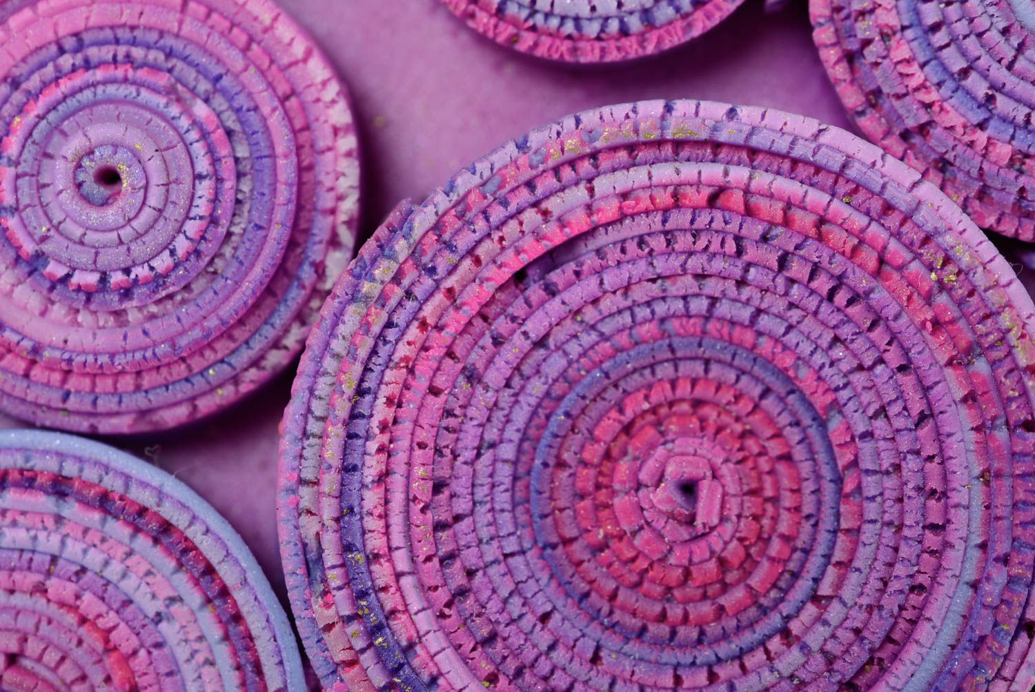 Колье из полимерной глины розовое на цепочке стильное необычное ручной работы фото 3