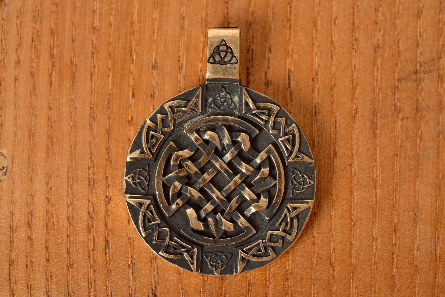 Pendentif en bronze fait main en forme ronde accessoire design style ethnique photo 5