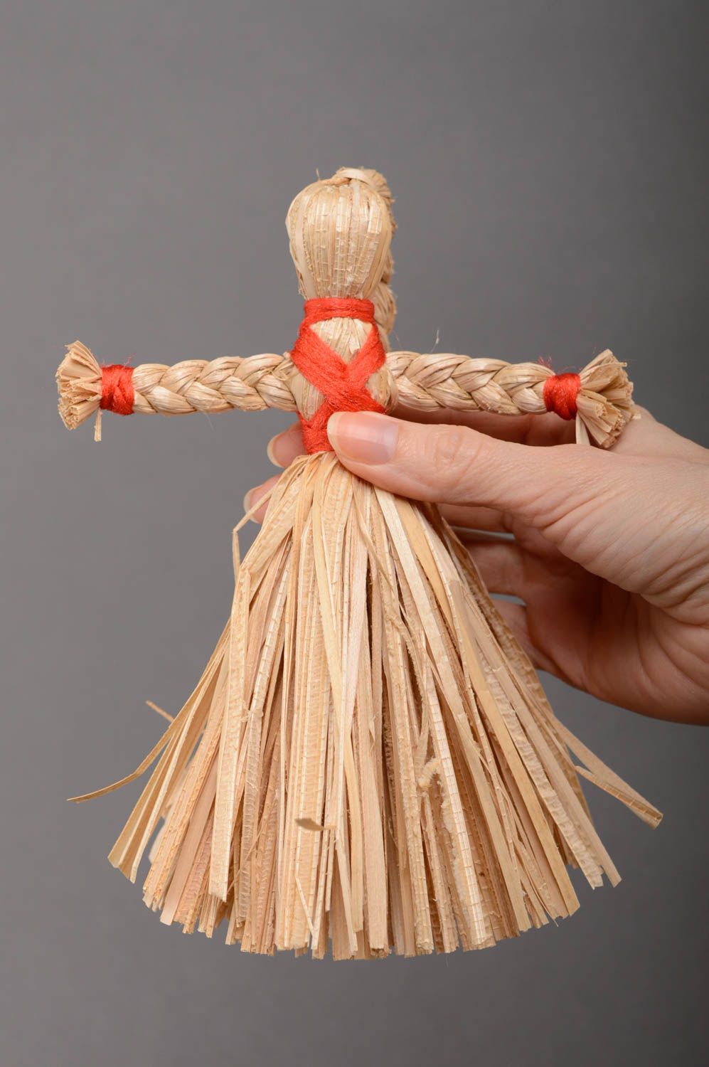 Geflochtene Puppe handmade aus Rohrkolben  foto 4