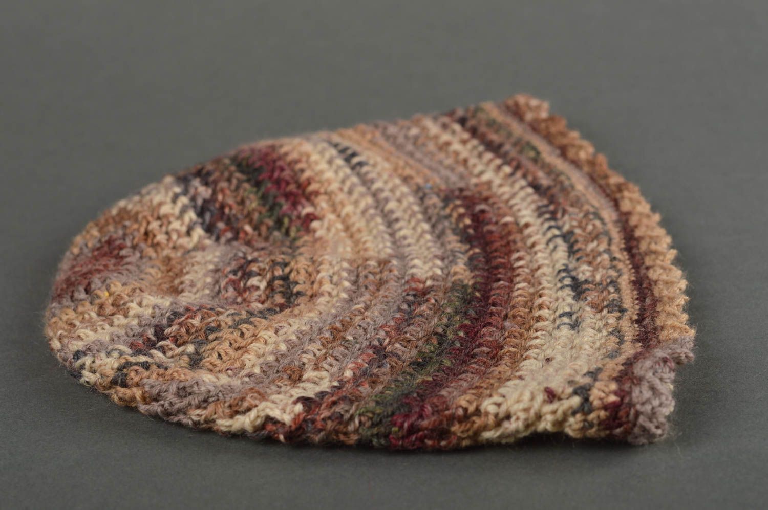 Bonnet au crochet fait main Chapeau tricot chaud brun Vêtement enfant design photo 4