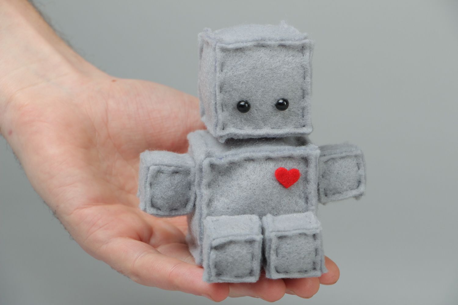 Дизайнерская игрушка текстильная в виде робота фото 4