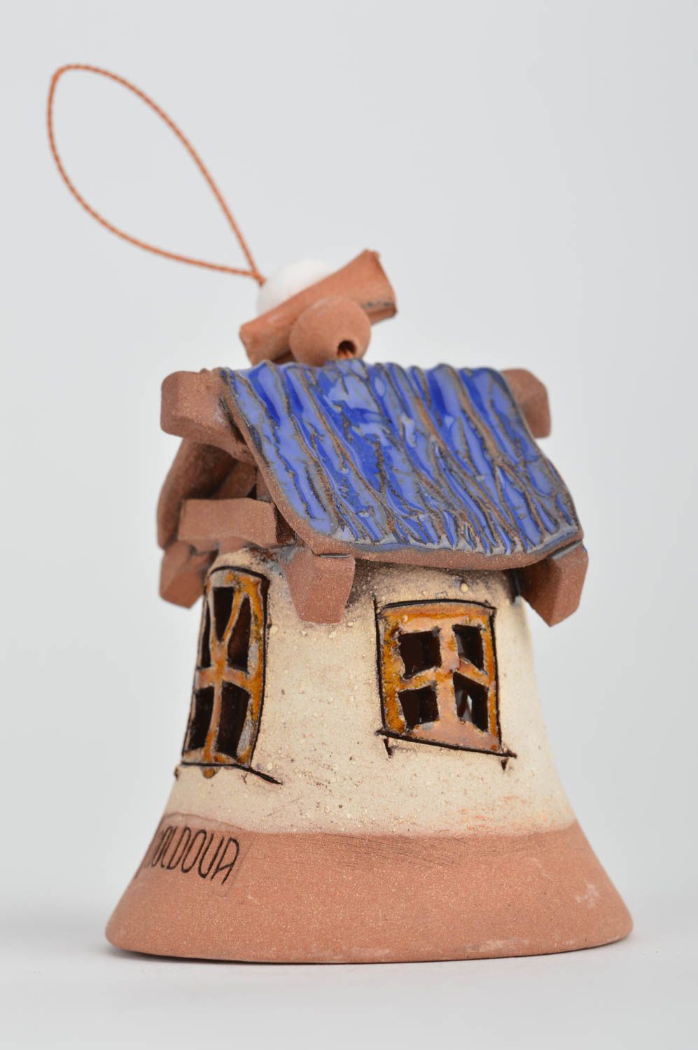 Авторский керамический колокольчик в виде домика разноцветный ручной работы фото 2