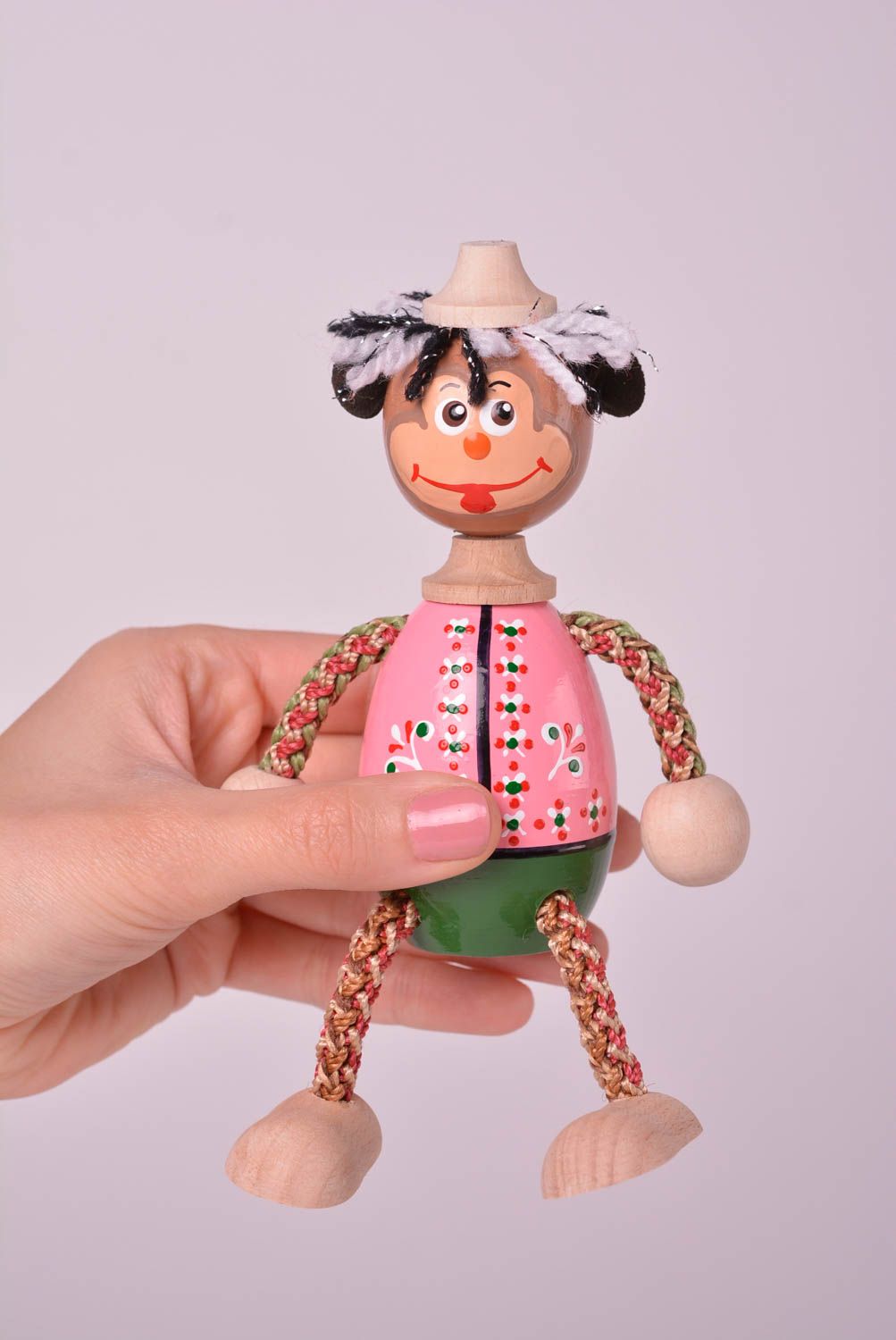 Игрушка ручной работы игрушка из дерева подарок для ребенка розовая обезьяна фото 2