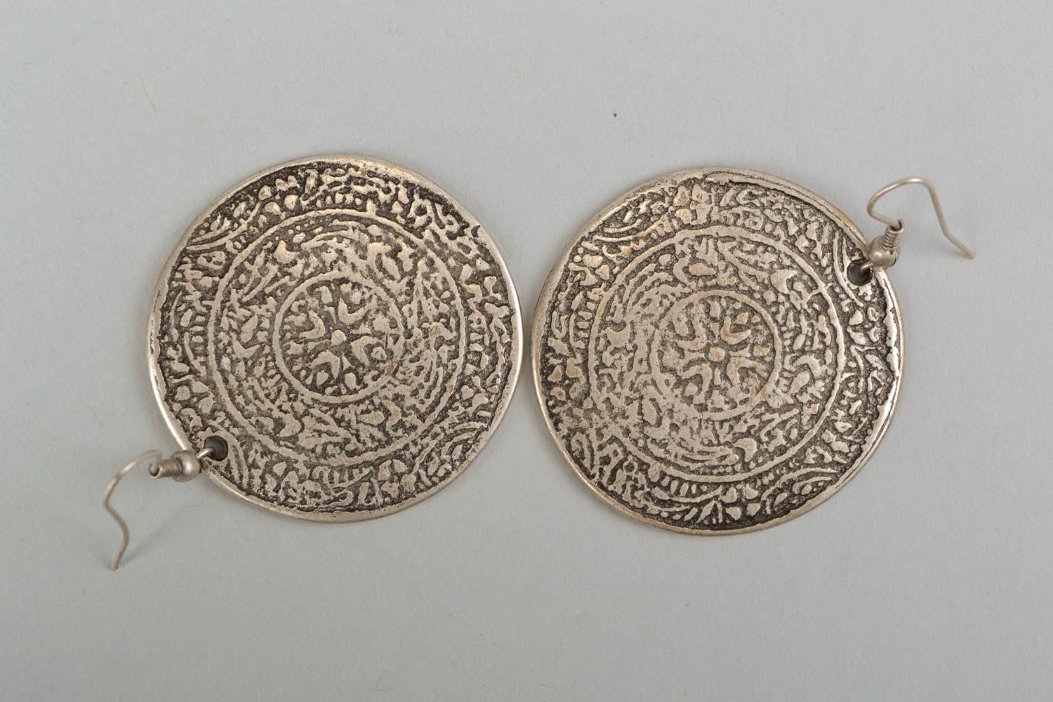 Round metal earrings with ethnic pattern photo 3