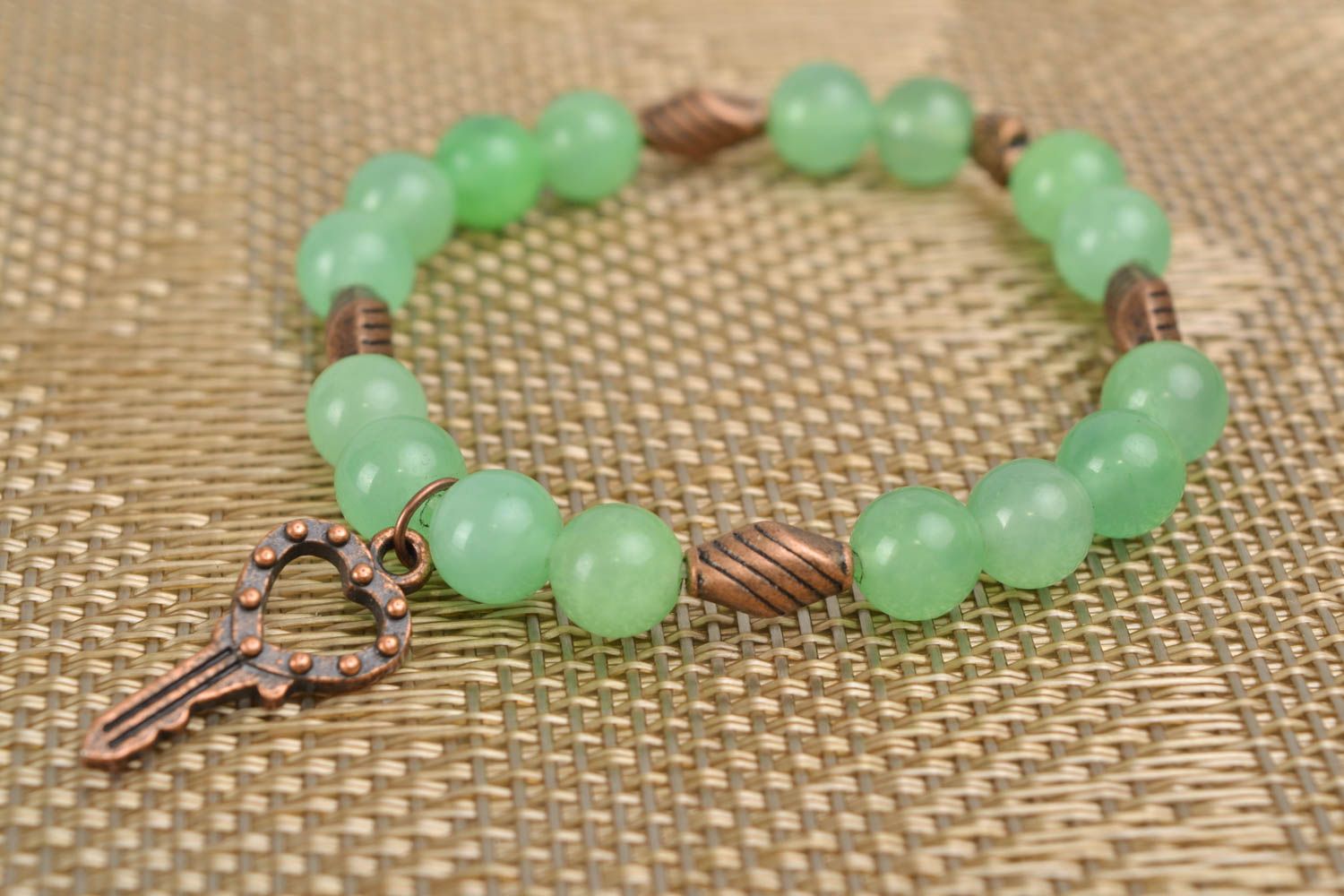 Green marble wrist bracelet with charm Key photo 1