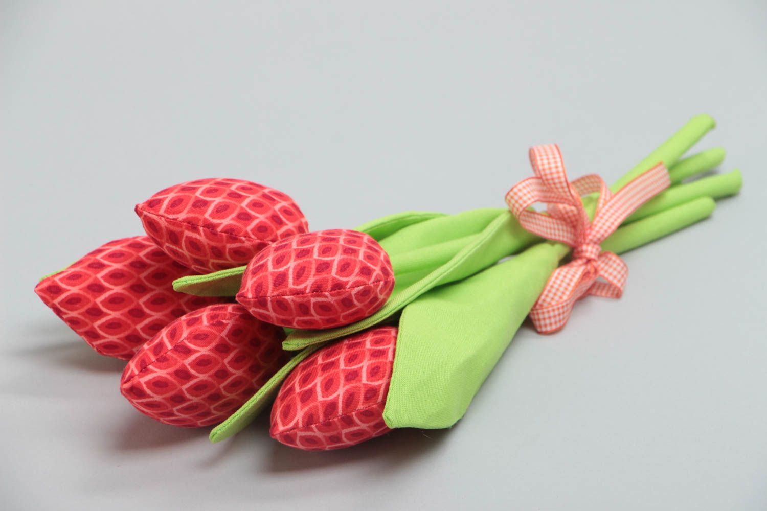 Букет тюльпанов из ткани мягкие красные красивые необычные декор ручная работа фото 3