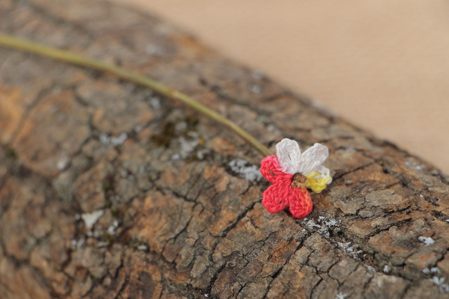 Fleur tricotée au crochet des champs décorative en fils de coton faite main  photo 1