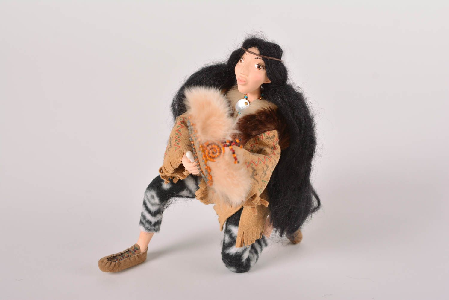 Авторская кукла игрушка ручной работы дизайнерская кукла индианка с бубном фото 1