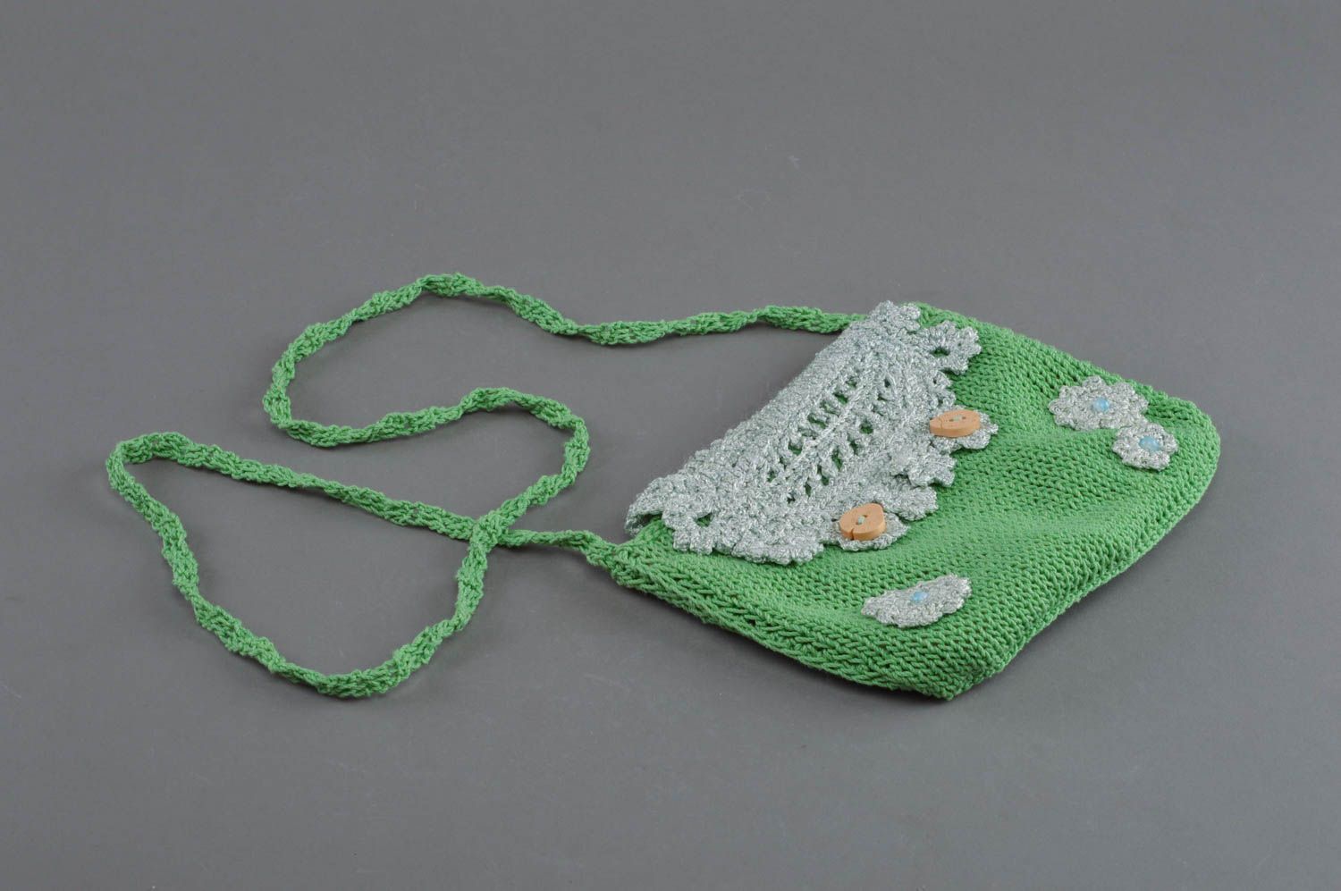 Grüne gestrickte Tasche aus Baumwollfäden originell künstlerische Handarbeit foto 1