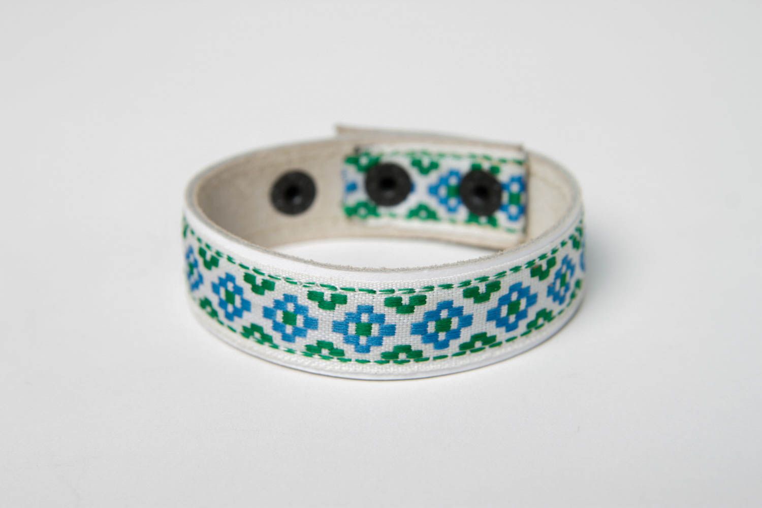 Bracelet en cuir Bijou fait main design de créateur ethnique Accessoire femme photo 3