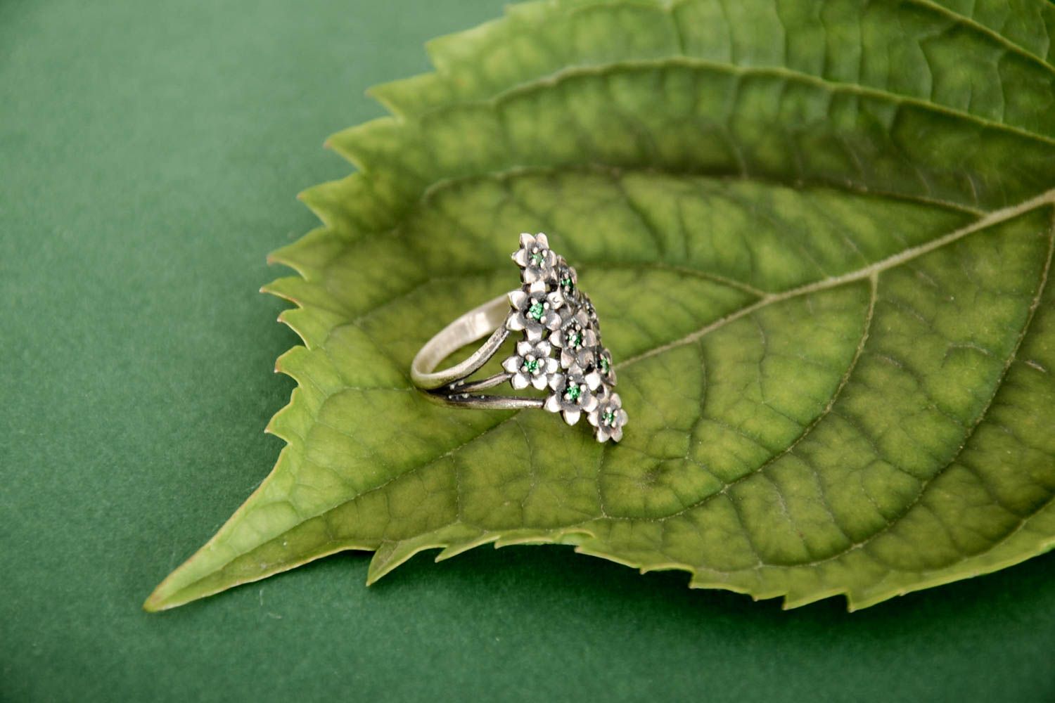 Feiner handmade Juwelier Modeschmuck Ring am Finger Damen Modeschmuck stilvoll foto 2