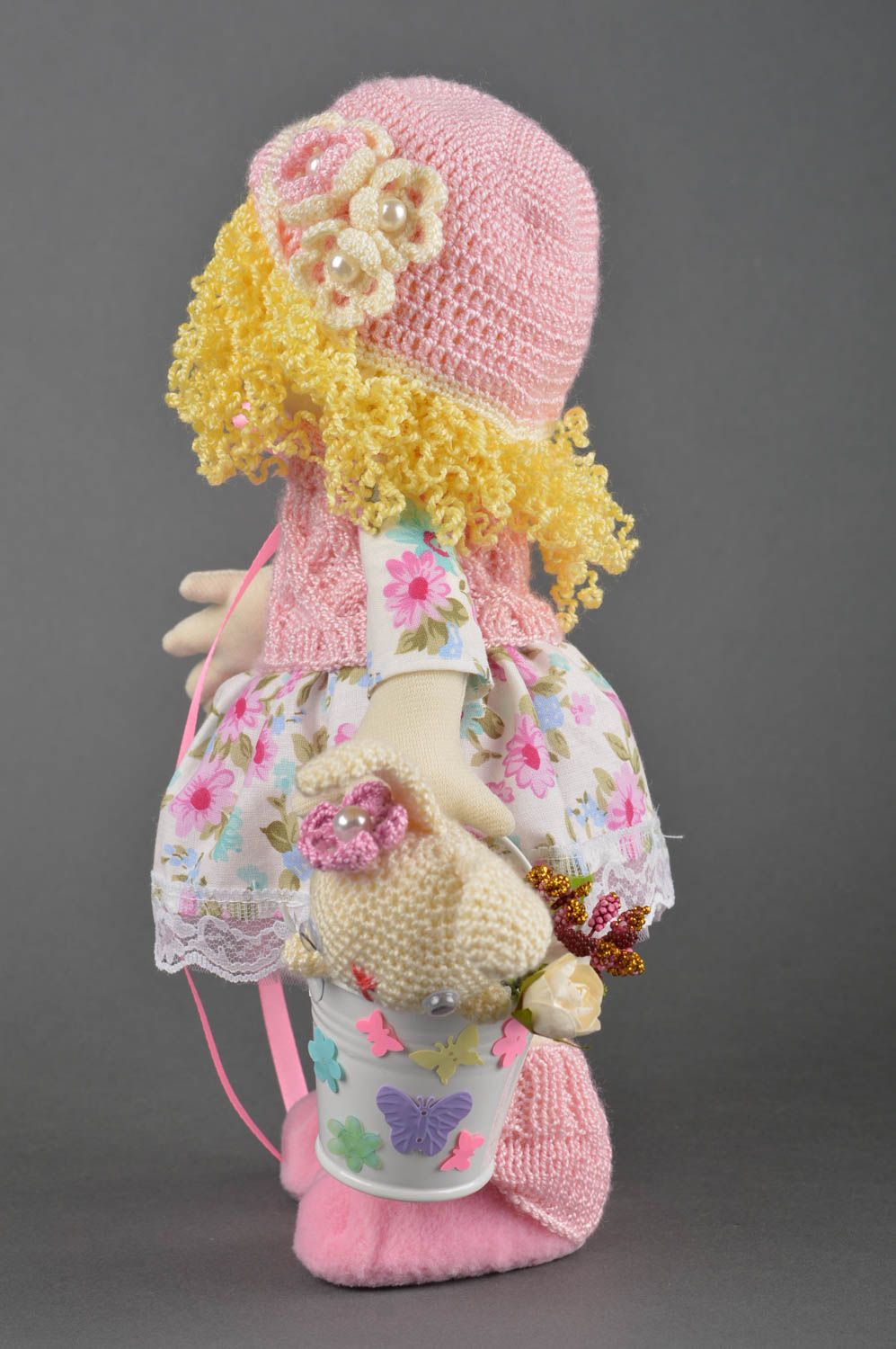 Кукла ручной работы кукла из ткани в розовом авторская кукла с ведром и зайцем фото 3
