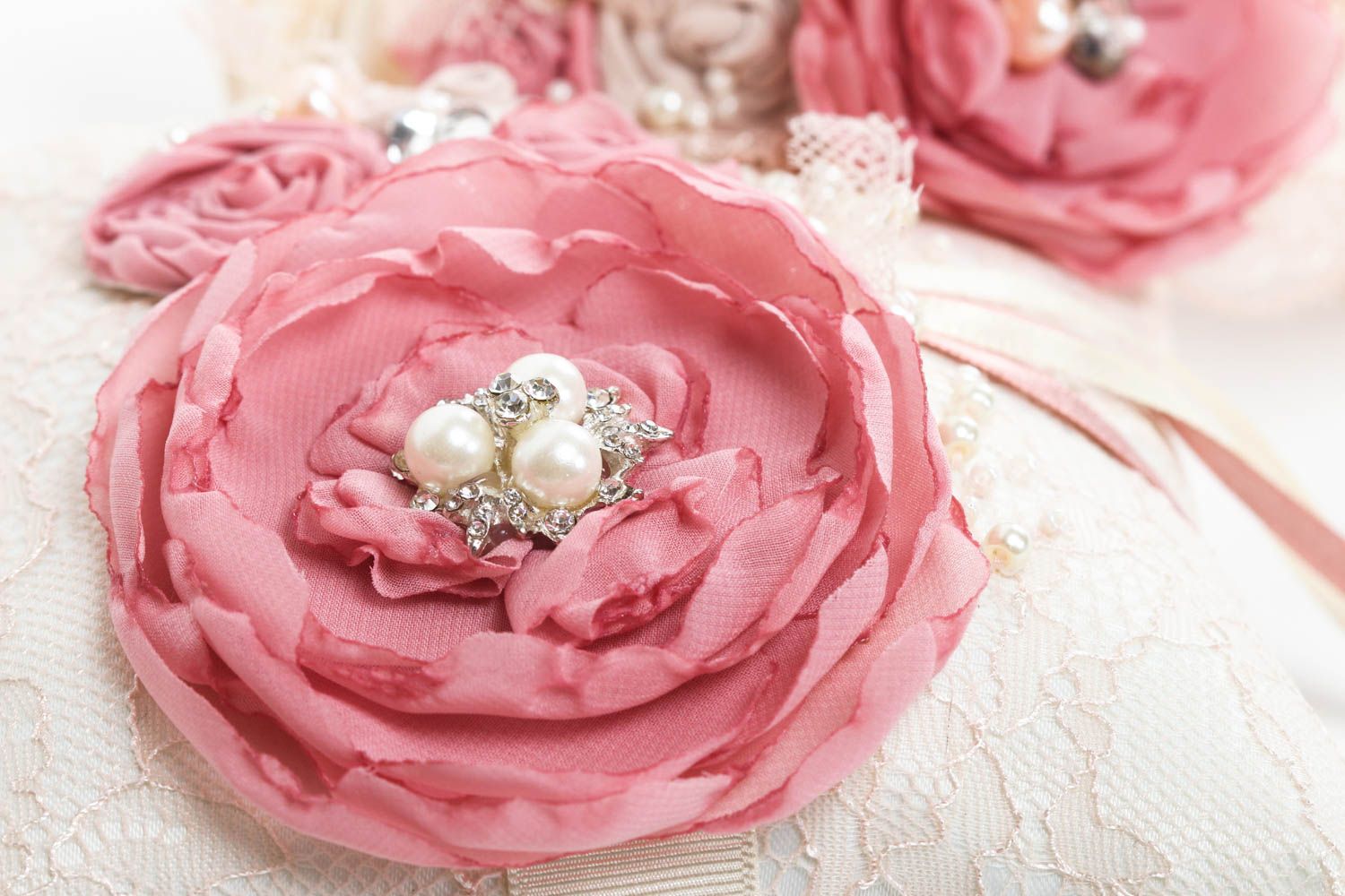 Beautiful handmade wedding accessories set ring bearer pillow bridal garter photo 4