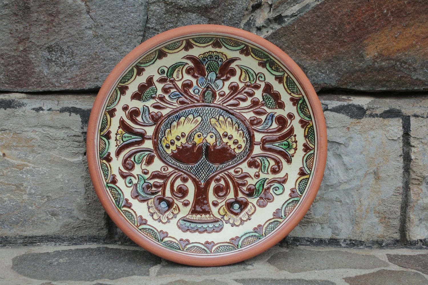 Декоративная тарелка с гуцульской росписью фото 1