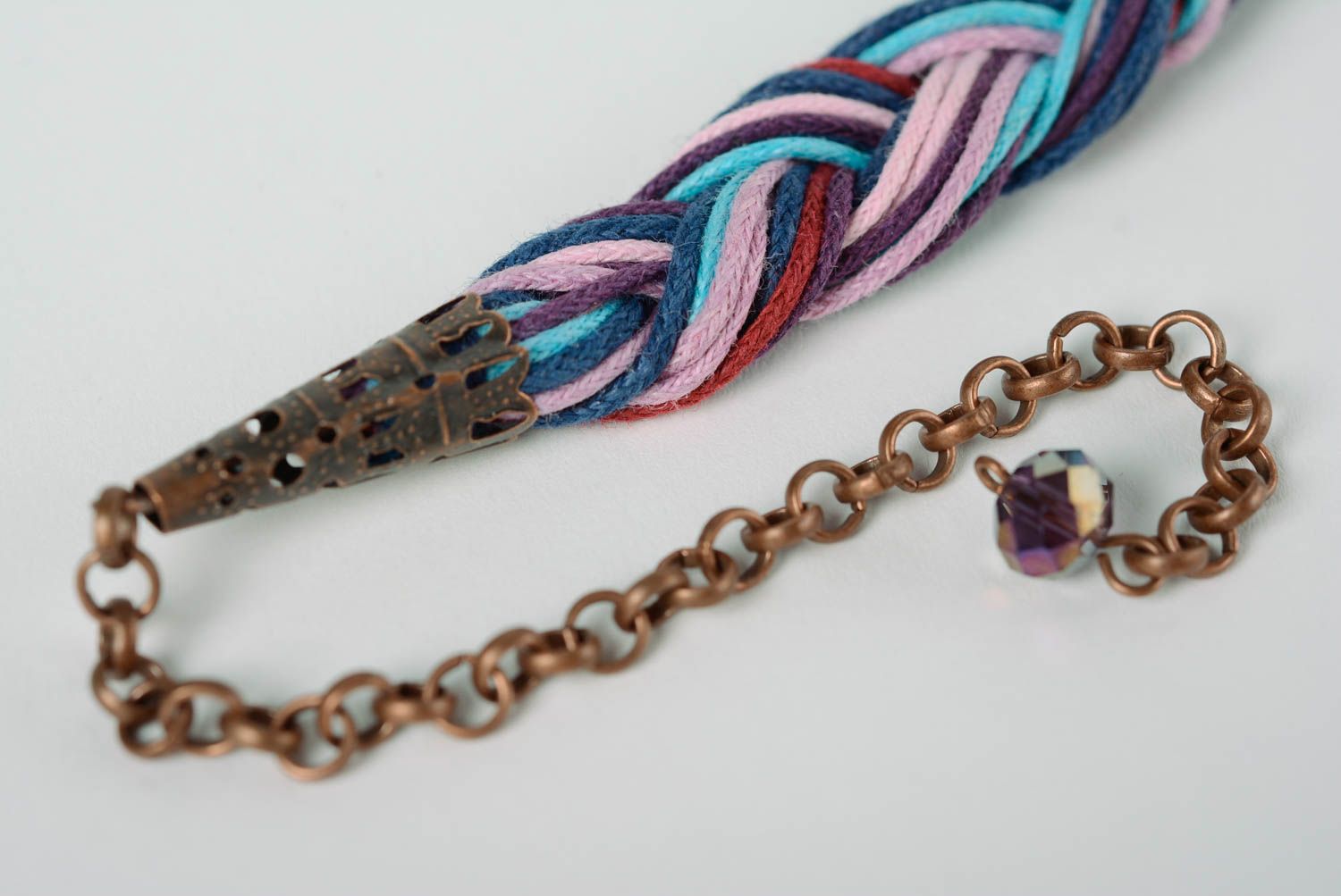 Collar hecho a mano de arcilla polimérica de color azul con cordones artesanal foto 5