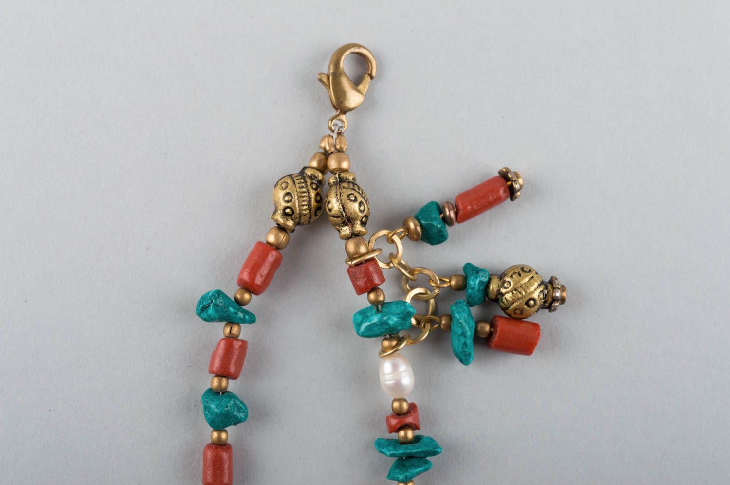 Damen Armband mit Natursteinen aus Messing Perlen Korallen und Türkis schön foto 3
