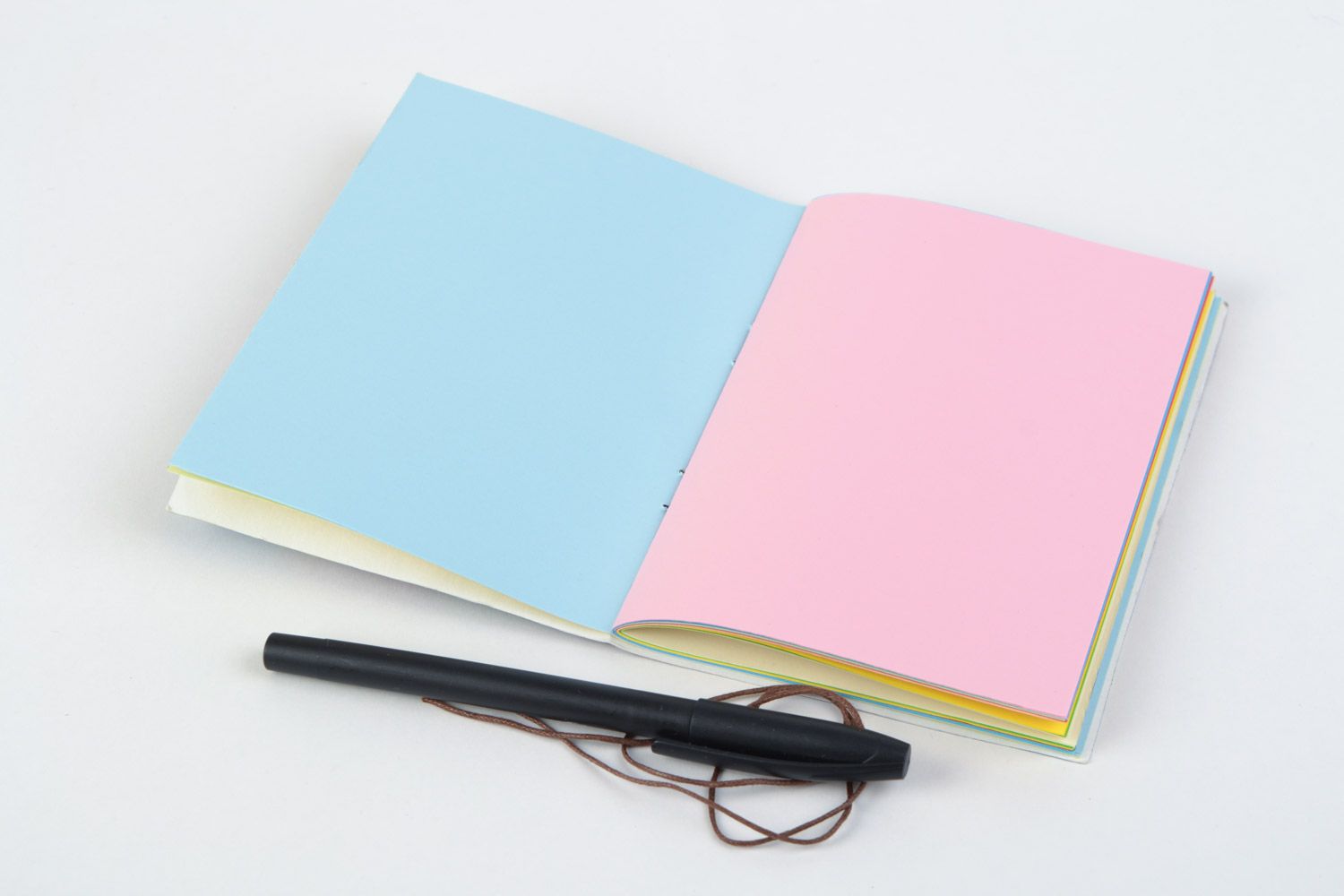 Wunderschöner farbiger Notizblock aus Stoff aus Karton 48 Seiten Kugeln foto 3