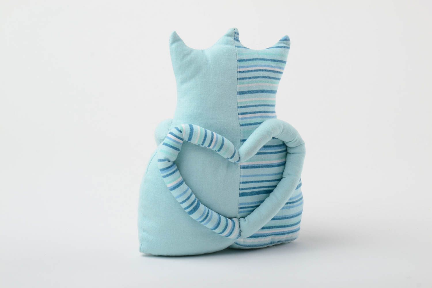 Designer Spielzeug handgemacht aus Naturstoffen für Kinderzimmer untrennbare Katzen foto 3