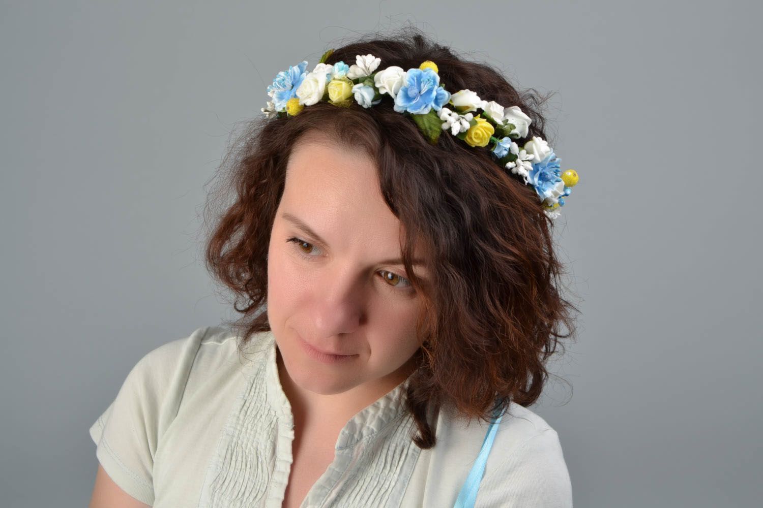 Couronne de fleurs pour cheveux en tissu avec rubans faite main accessoire photo 2