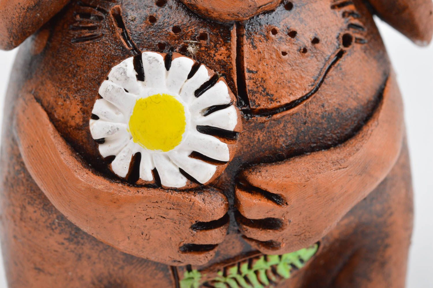 Фигурка ручной работы статуэтка для декора фигурка из глины собака с ромашкой фото 1