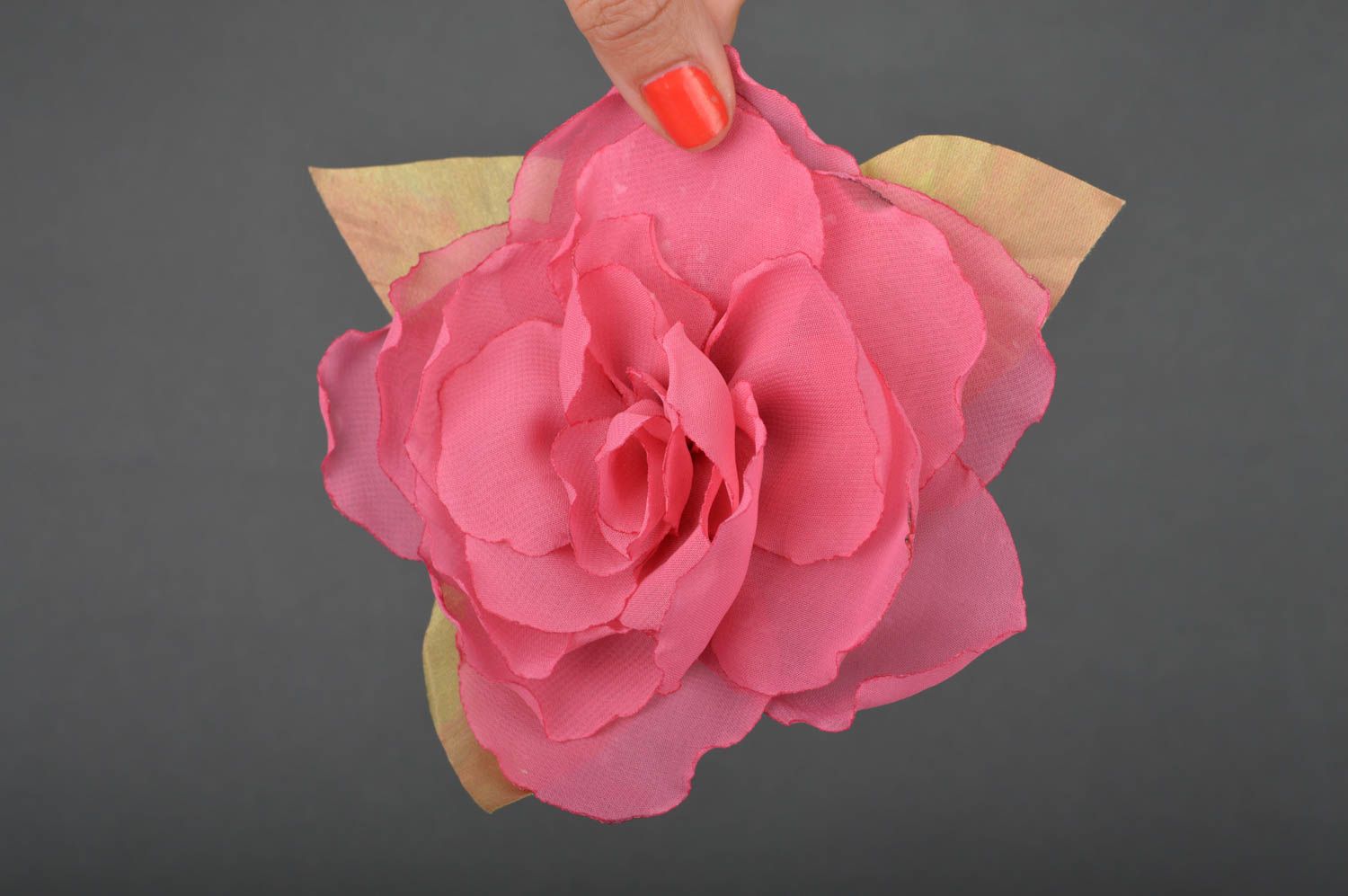 Broche barrette grande fleur de pivoine rose en tissu faite main polyvalente photo 3