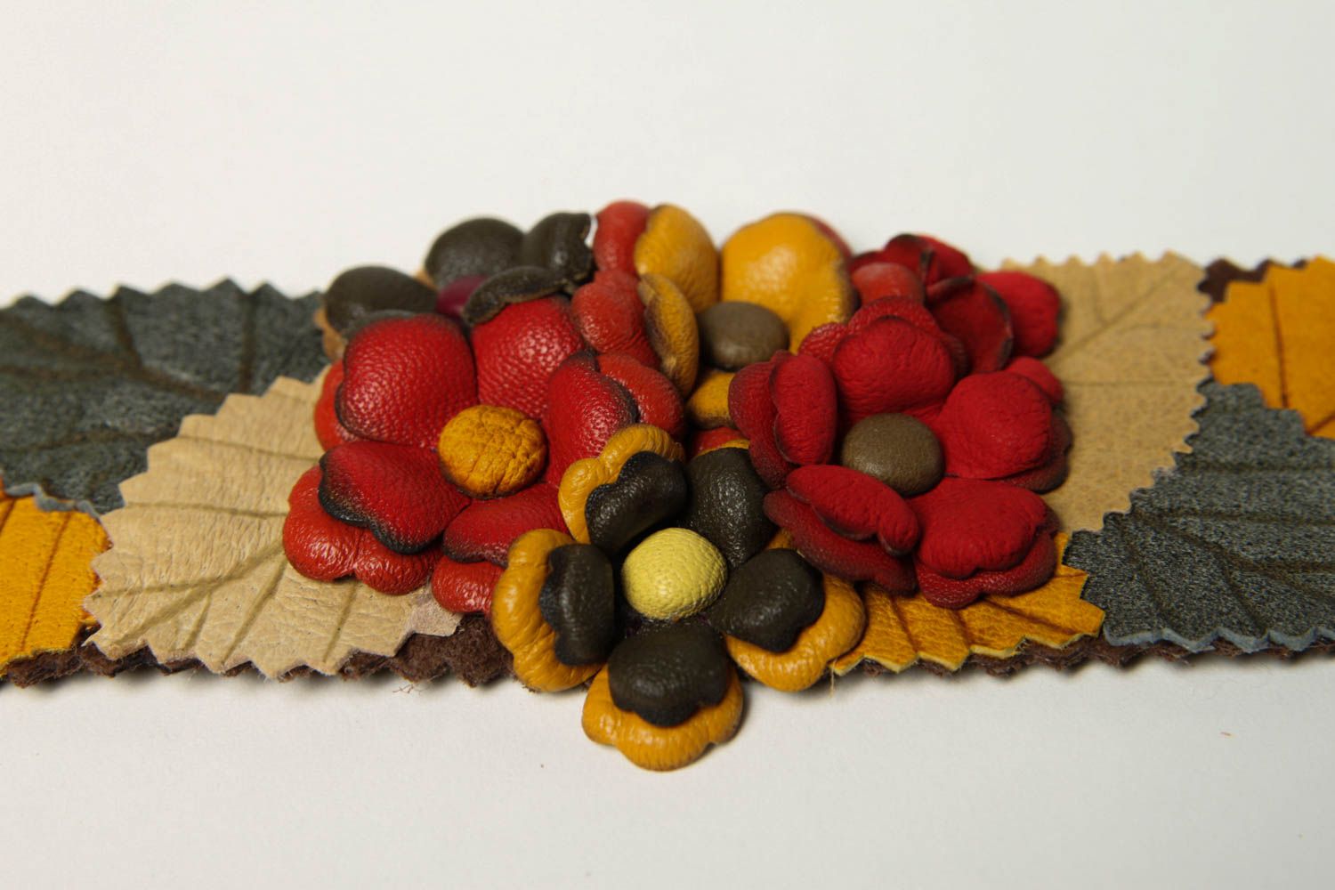 Leder Armband handmade Designer Schmuck Accessoire für Frauen mit Blumen foto 4
