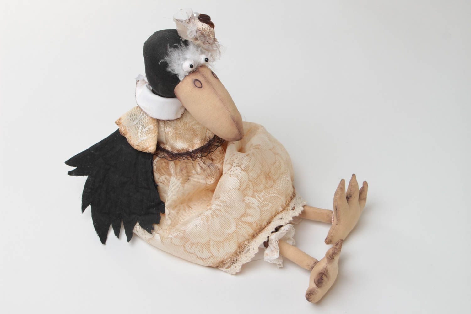 Мягкая игрушка ворона Клара в платье тканевая интерьерная ручной работы фото 2