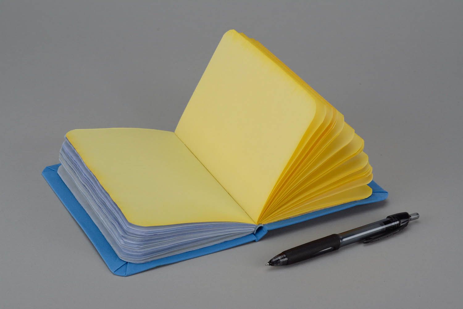 Blau-gelbes aromatisiertes Notizbuch  foto 2