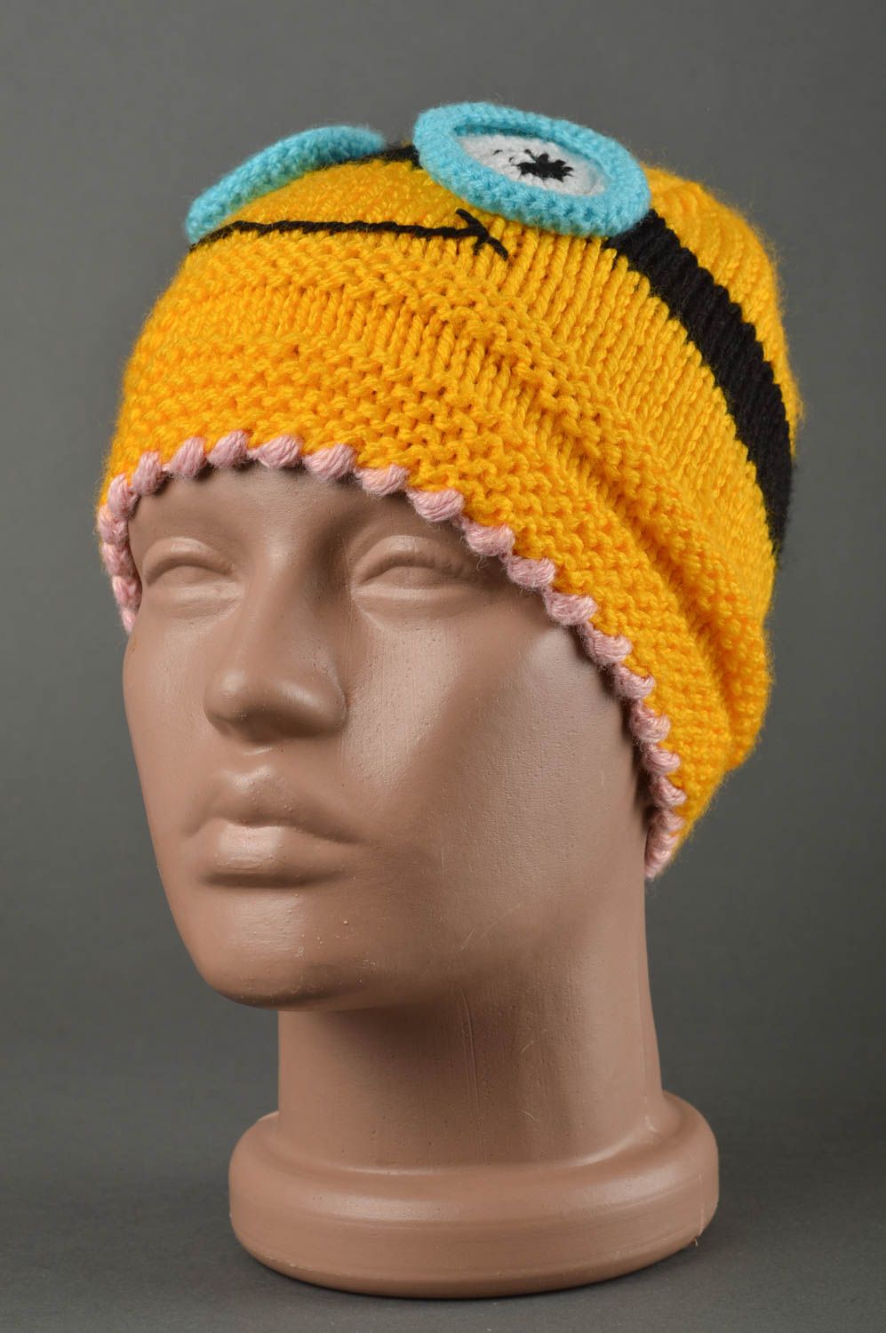 Вязаная шапочка из шерсти ручной работы детская шапка желтая теплая шапка фото 1