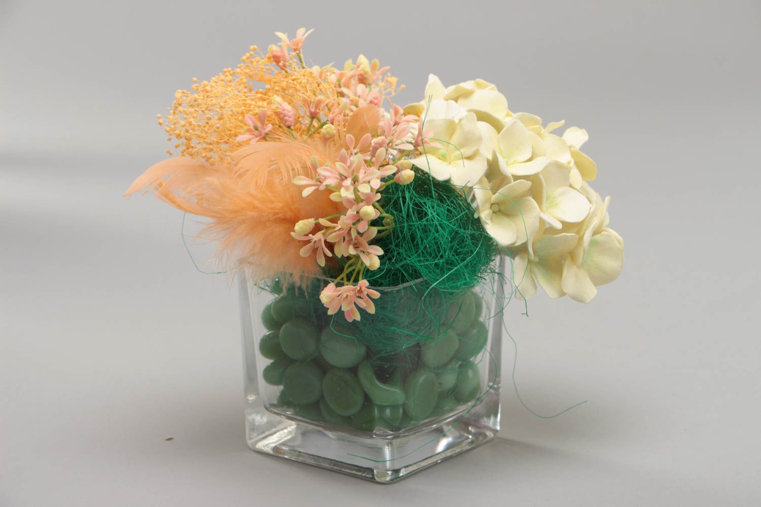 Handgemachte originelle Blumenwerk Komposition Hortensien in Glas Vase   foto 2