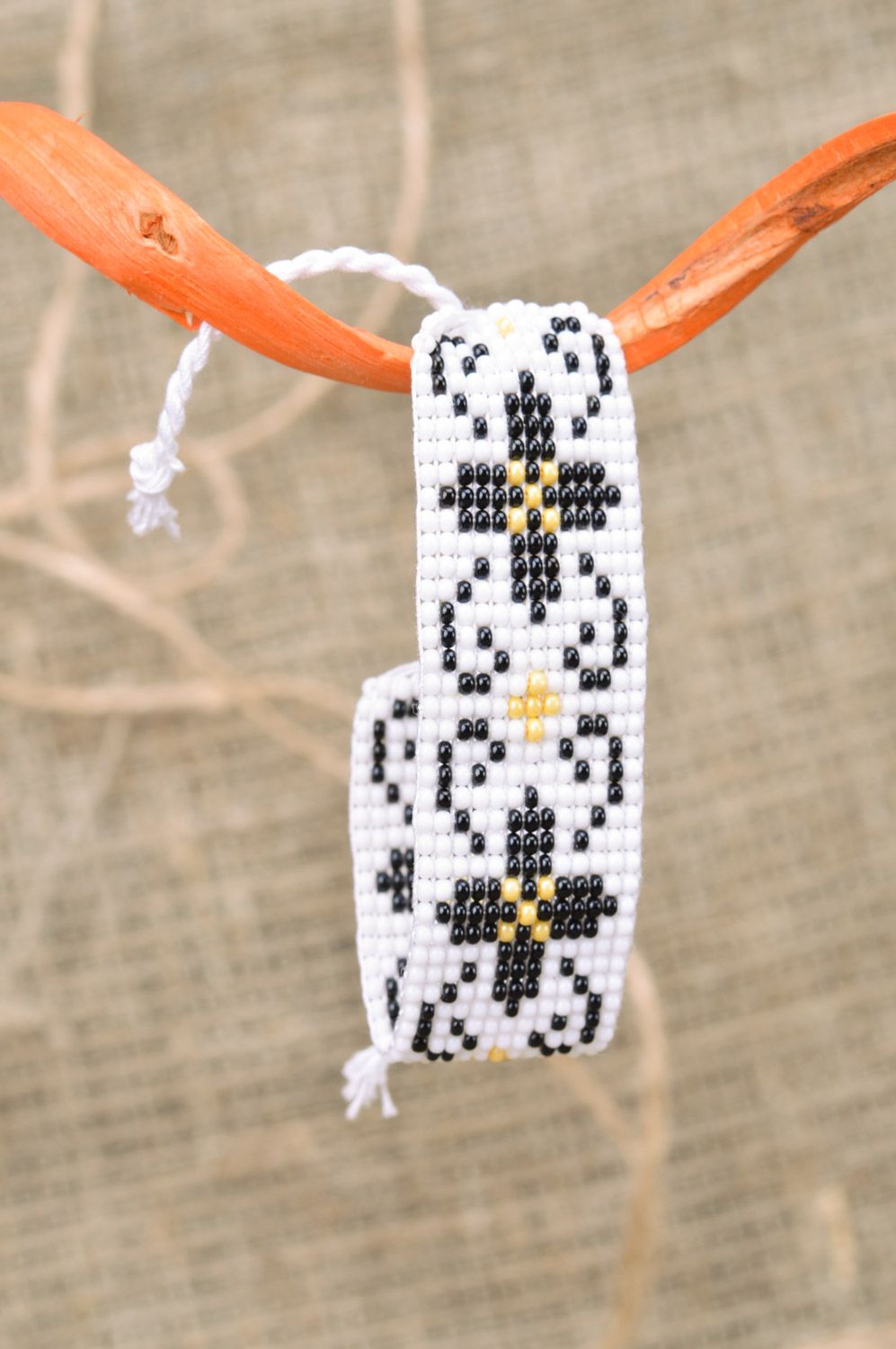 Large bracelet de perles de rocaille blanc à motif floral noir fait main photo 1