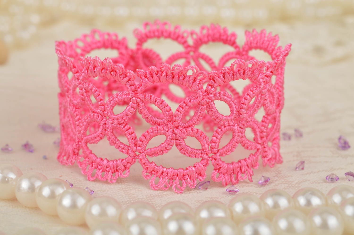 Плетеный браслет в технике фриволите ручной работы розовый красивый для девушки фото 1
