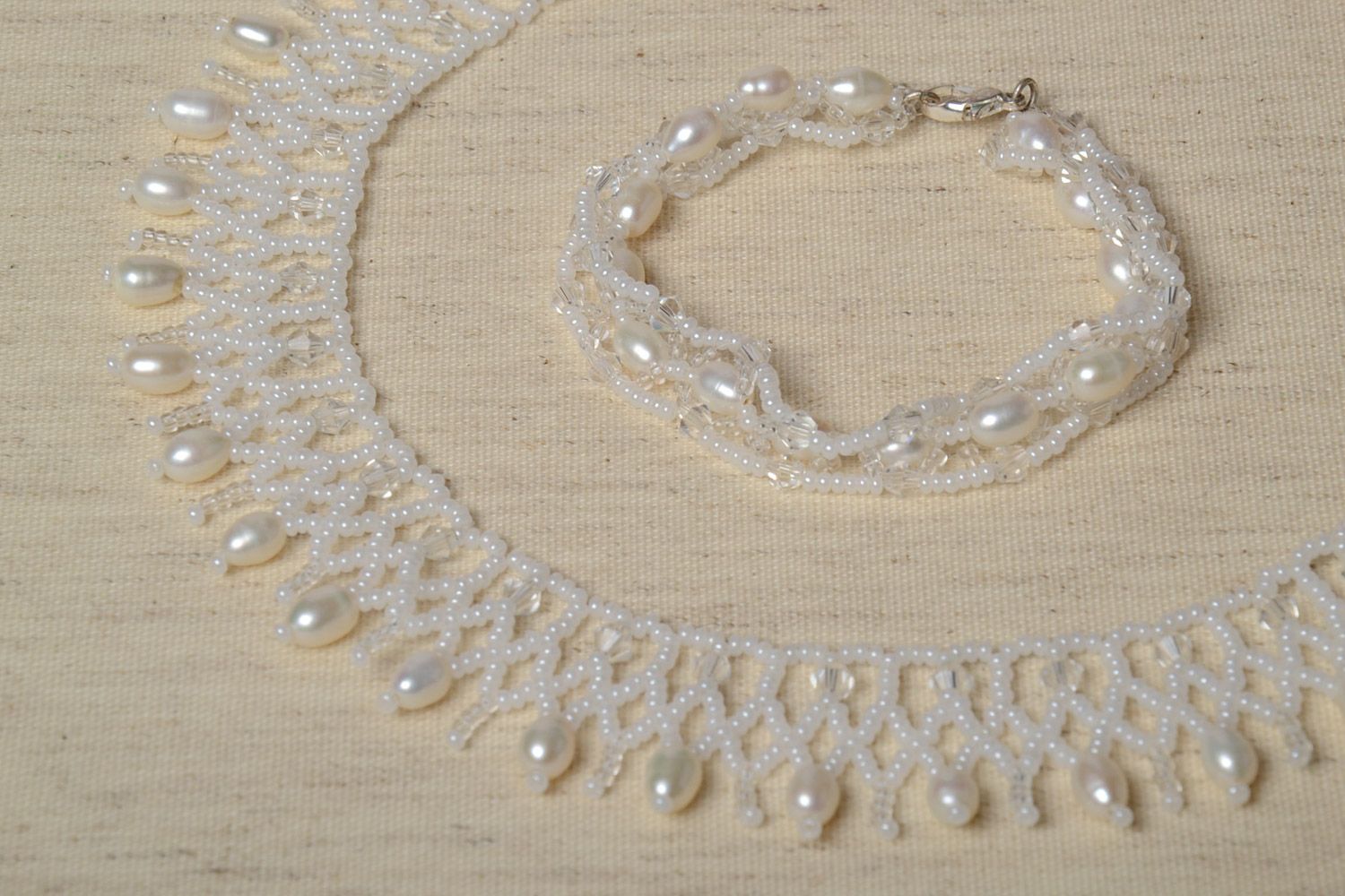 Set de bijoux en perles de rocailles collier bracelet ajouré fait main blanc photo 1