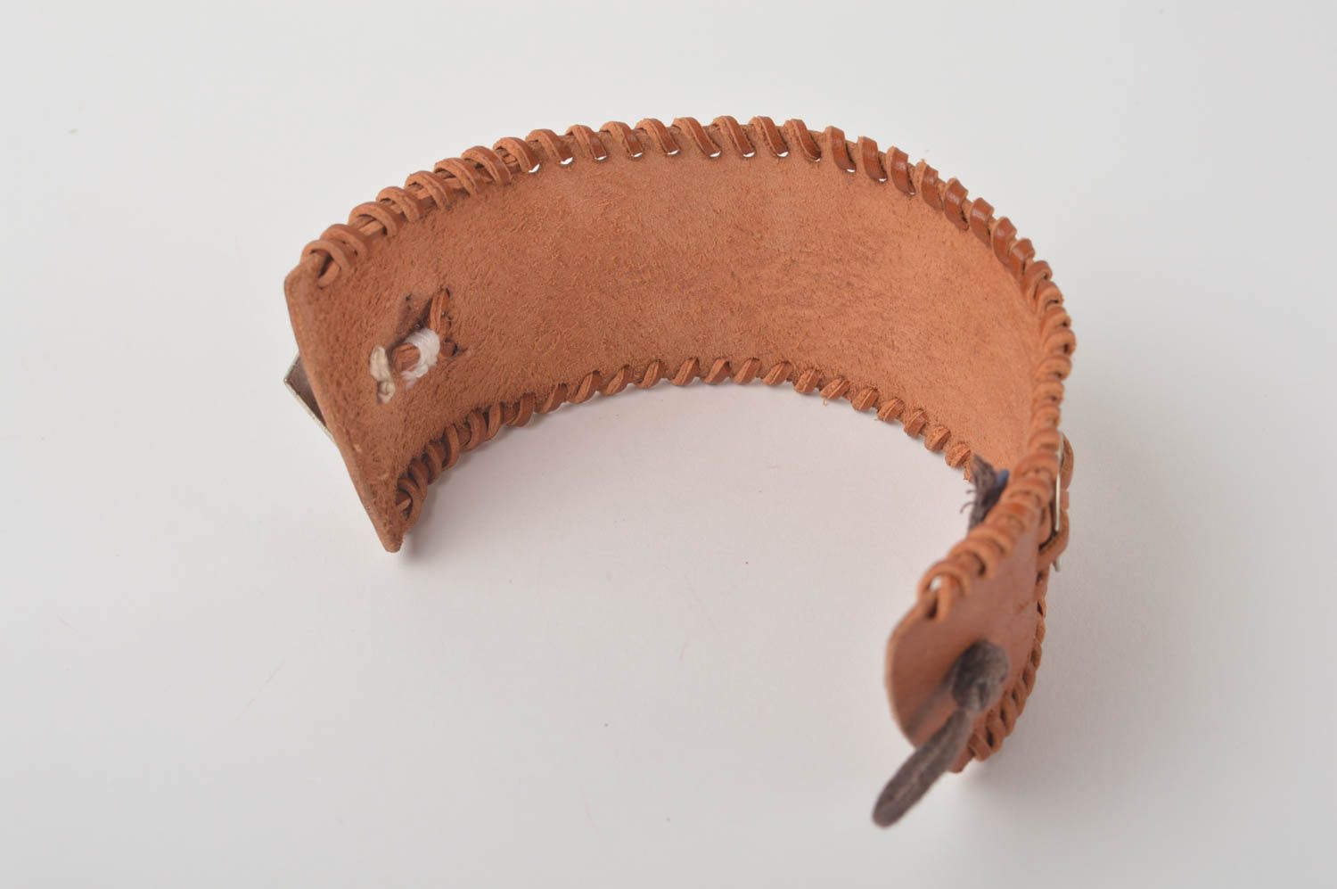 Стильный кожаный браслет ручной работы дизайнерское украшение женский браслет  фото 2