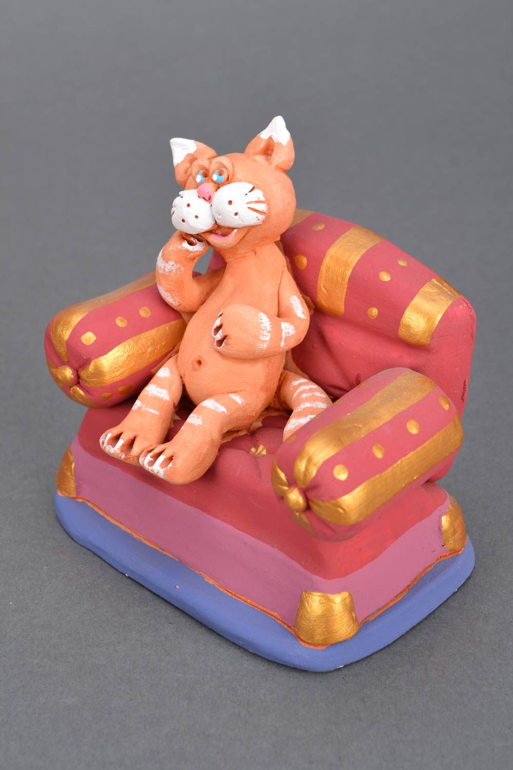 Смешная статуэтка кота из глины фото 3