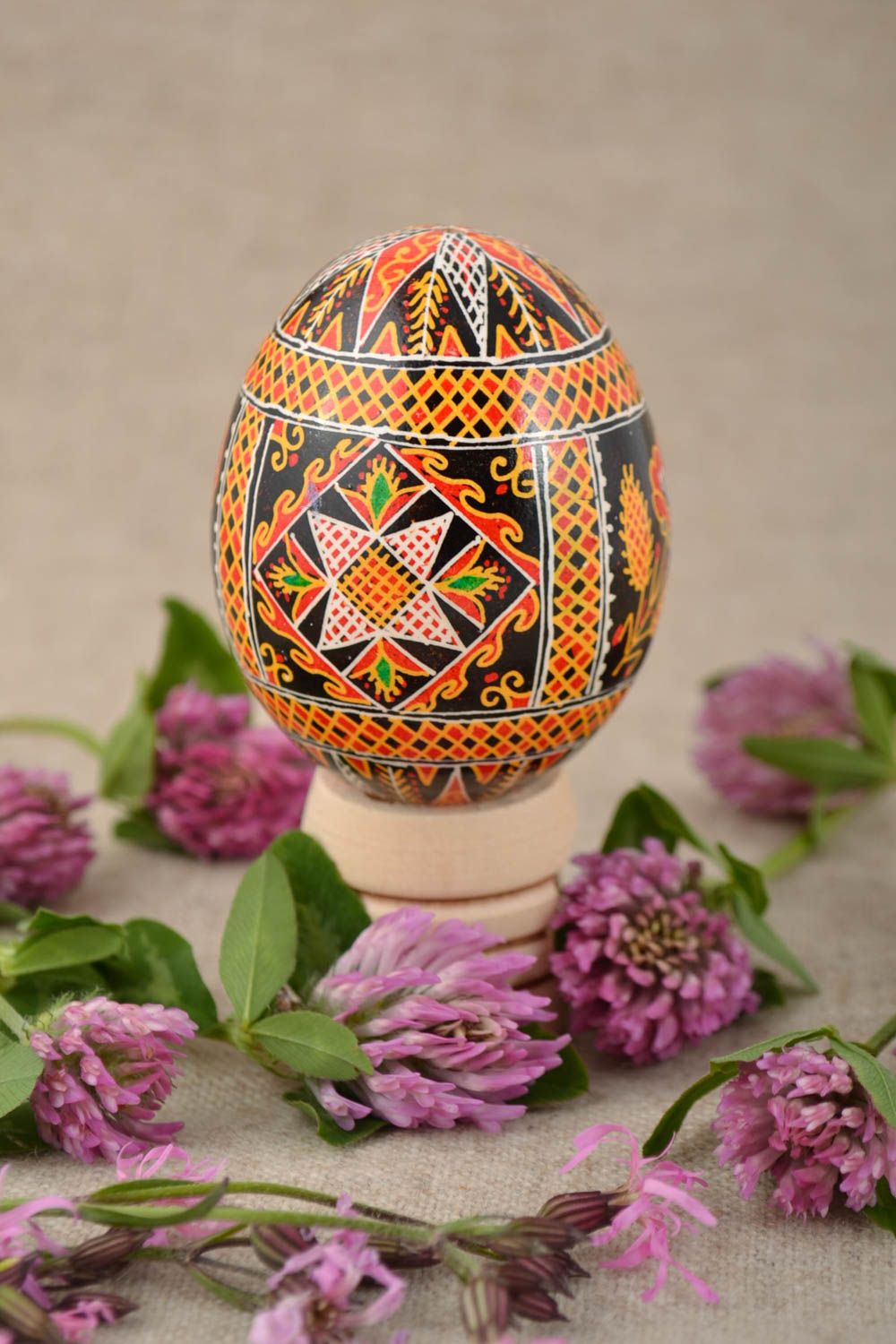 Oeuf de Pâques décoratif fait main original peint souvenir avec ornement photo 1