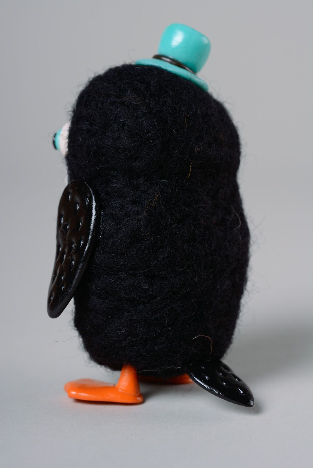 Карманная игрушка в технике валяния из шерсти Пингвин фото 3