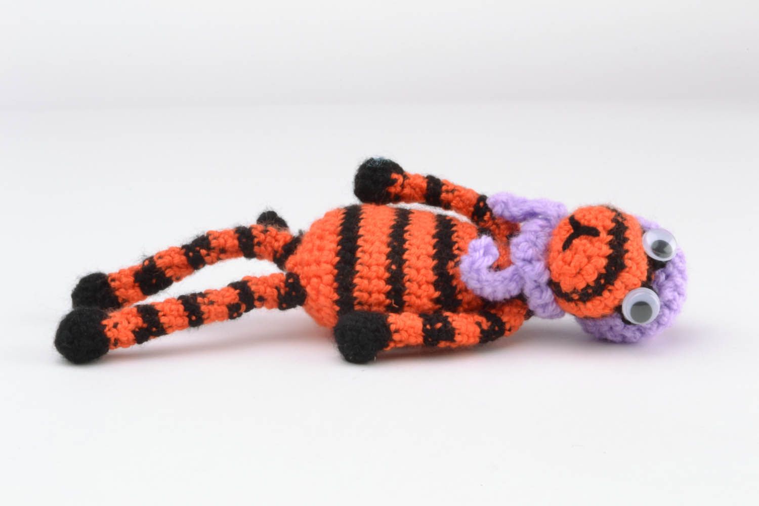Knitted toy tiger photo 3