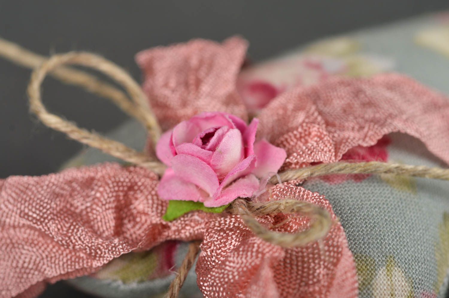 Мягкое сердце ручной работы декор для дома сердце из ткани с розовой розой фото 4